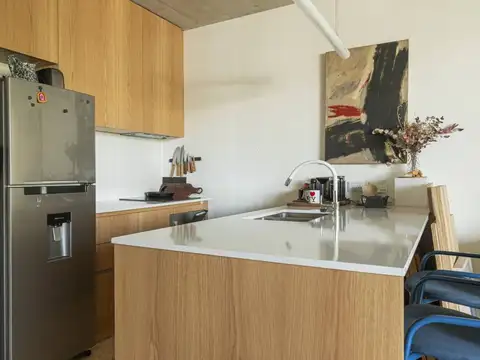 Ciudad de la Paz 100, Piso 1