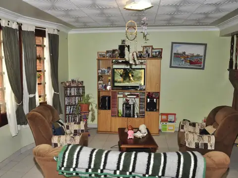 Casa en Venta con 3 cocheras