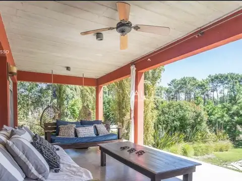 Casa 6 ambientes con 5 baños