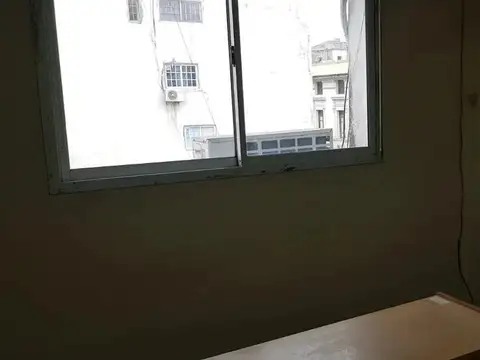 Presidente Luis Sáenz Peña e/ Avenida Belgrano y Moreno al 300