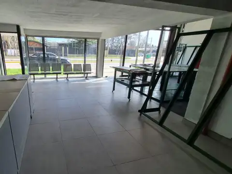 Local comercial de 260 m2 con camara de frio