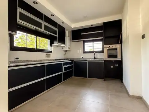 Casa 3 ambientes con 2 baños