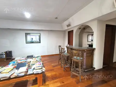 Casa en Venta con 6 cocheras