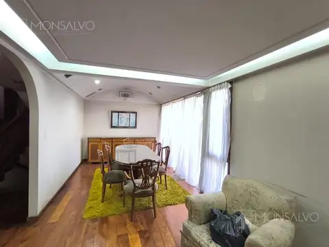 Casa 10 ambientes con 6 baños
