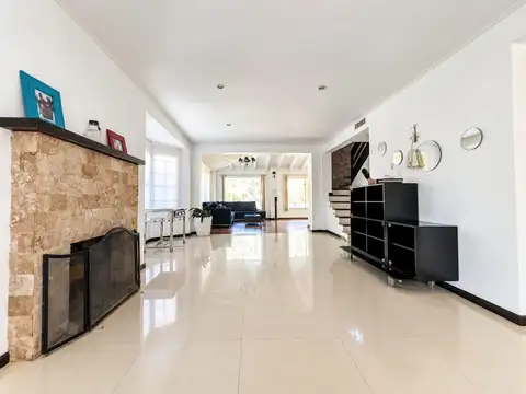 Casa 6 ambientes con 3 baños