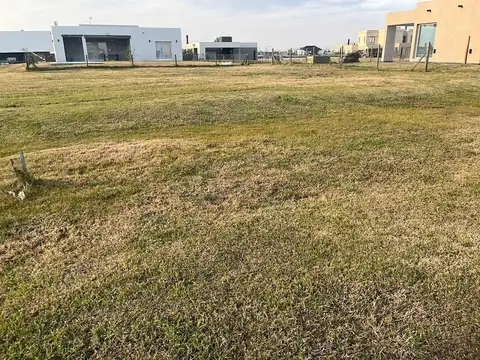 Lote interno de 607 m2 en segunda etapa de barrio Santa Clara al Sur, San Vicente.
