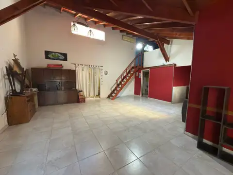 Casa en venta en bloque con cochera la plata