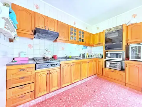 CHALET CON GRAN PARQUE LIBRE - APTO A CREDITO