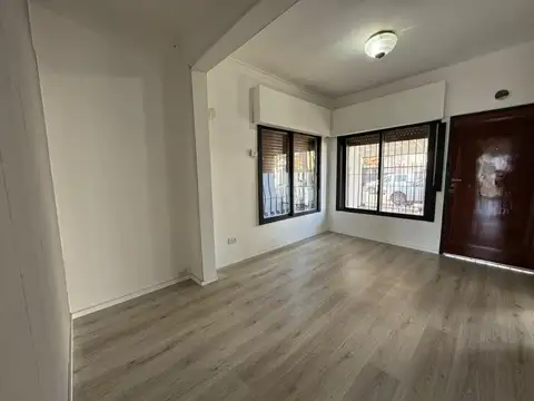 VENTA CASA 3 AMB. CON JARDÍN - SAN ANDRÉS