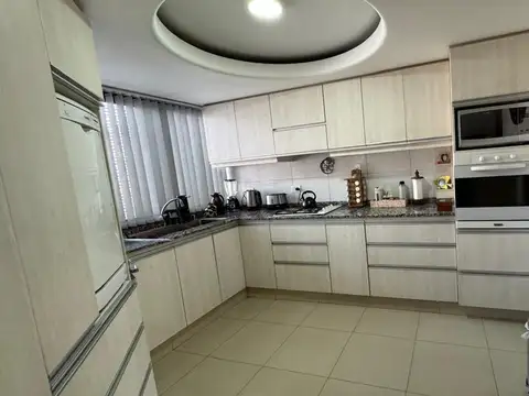 Casa 6 ambientes con 3 baños