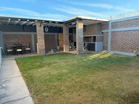 CASA EN B° BOULEVARES PUNTA DE RIELES, RIVADAVIA.