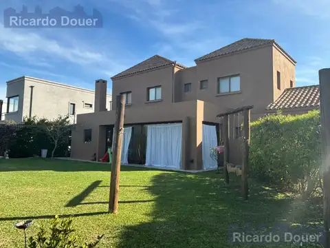 Casa en Alquiler en El Cantón, USD 1.600