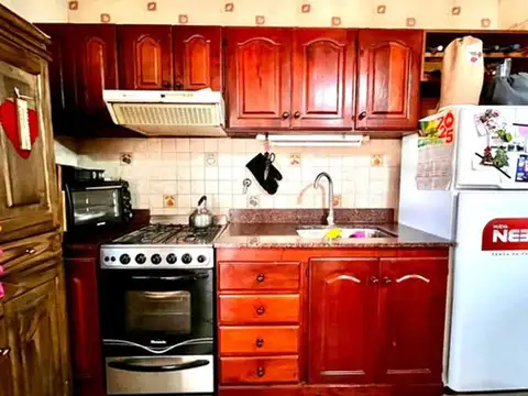 Casa 4 ambientes con 2 baños