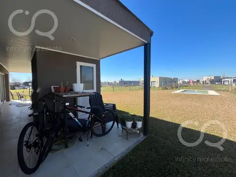 Casa en Venta con 2 cocheras