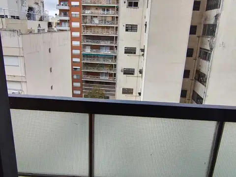 VENTA 2 AMBIENTES BALCON PISO ALTO EXCELENTE VISTA TORRE MUY BIEN CONSERVADA