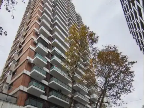 VENTA 2 AMBIENTES BALCON PISO ALTO EXCELENTE VISTA TORRE MUY BIEN CONSERVADA