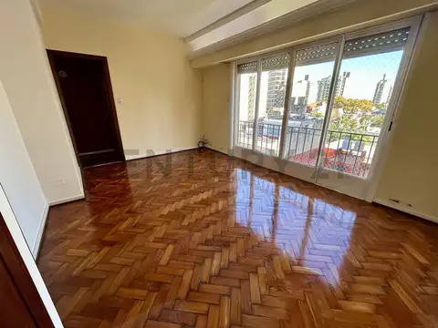 VENTA DUPLEX 4 AMBIENTES LUMINOSO REFACCIONADO TERRAZA PROPIA