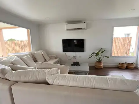 Casa en Alquiler Temporal con 2 cocheras