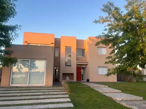 Alquiler Casa en Vacaciones , 4 Dormitorios, con Pileta en San Sebastian, Pilar, GBA Norte