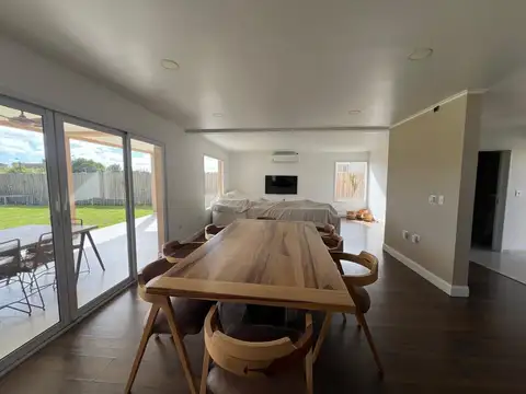 Casa en Alquiler Temporal con 2 cocheras