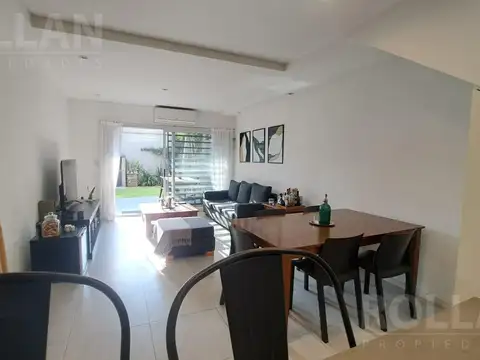 Casa, Dúplex moderno en PH de 4 ambientes con cochera, jardín y parrilla