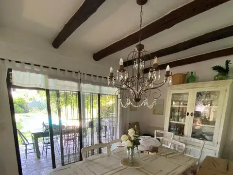 Casa en Alquiler con 1 cochera