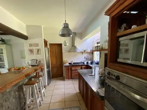 Muy linda casa en alquiler en Bella Vista