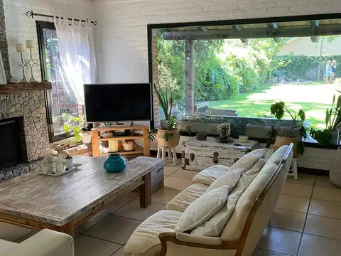 Casa en Alquiler en Bella Vista, USD 1.900
