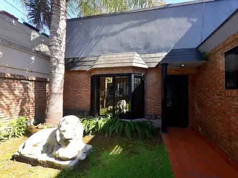 VENTA CASA 4AMB CASEROS JARDIN GARAGE APTO CREDITO