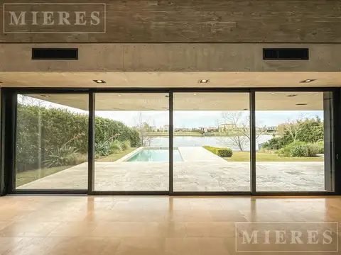 Casa 6 ambientes con 4 baños