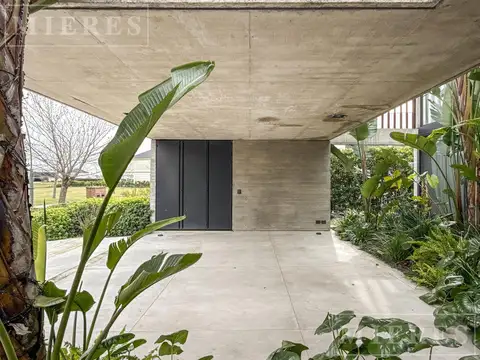 Casa 6 ambientes con 4 baños