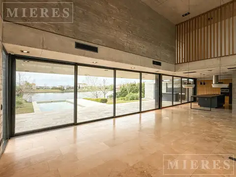 Casa en Venta con 4 cocheras