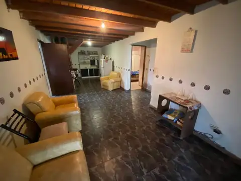 VENTA CASA 4 AMB CON PARQUE Y COCHERA MALVINAS ARG