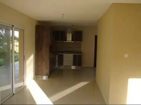 Casa 6 ambientes con 2 baños