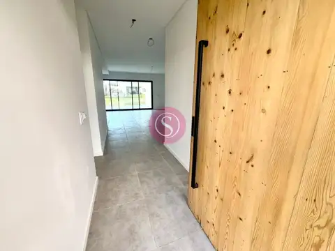 Casa 4 ambientes con 3 baños