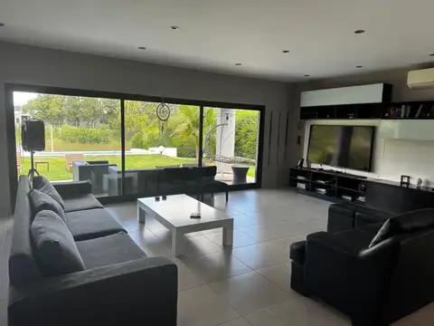 NORDELTA/VILLANUEVA: CASA AL RIO 530M2 CUB. SOBRE LOTE DE 1000