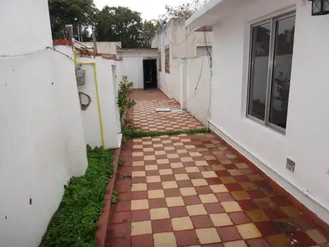 Terreno de 289 m2 con 2 construcciones a la venta en Cañuelas