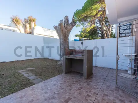 Depto Tipo Casa en Venta en Los Hornos, USD 64.000