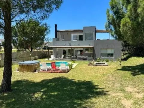 CASA EN VENTA EN COSTA ESMERALDA