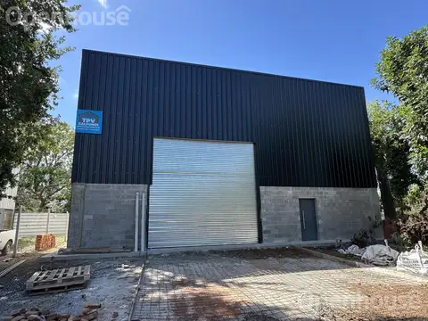 Alquiler Galpon 330 m2 sobre lote de 1.000 m2 a metros de Ruta 6.