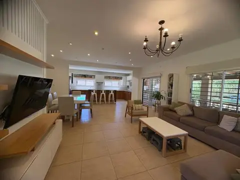 CASA EN VENTA ZÁRATE