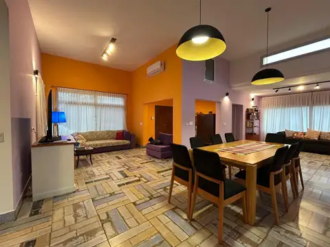 Casa 3 ambientes con 2 baños