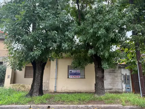 CASA BIEN UBICADA A RECICLAR