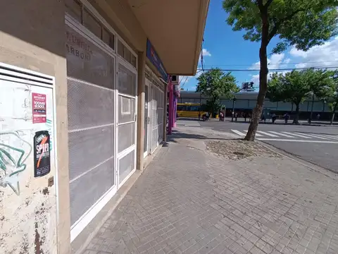 Local frente a la terminal de omnibus