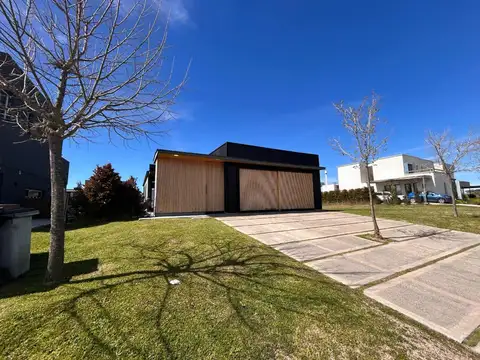 CASA DE UNA PLANTA EN VENTA EN ARAUCARIAS