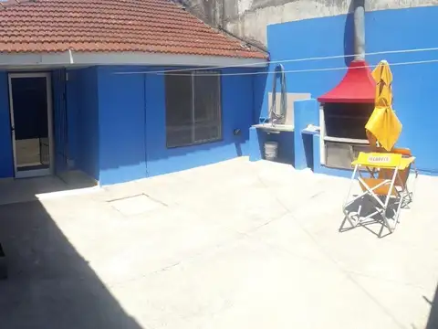 OPORTUNIDAD CASA 4 AMB CON COCHERA Y GALPÓN