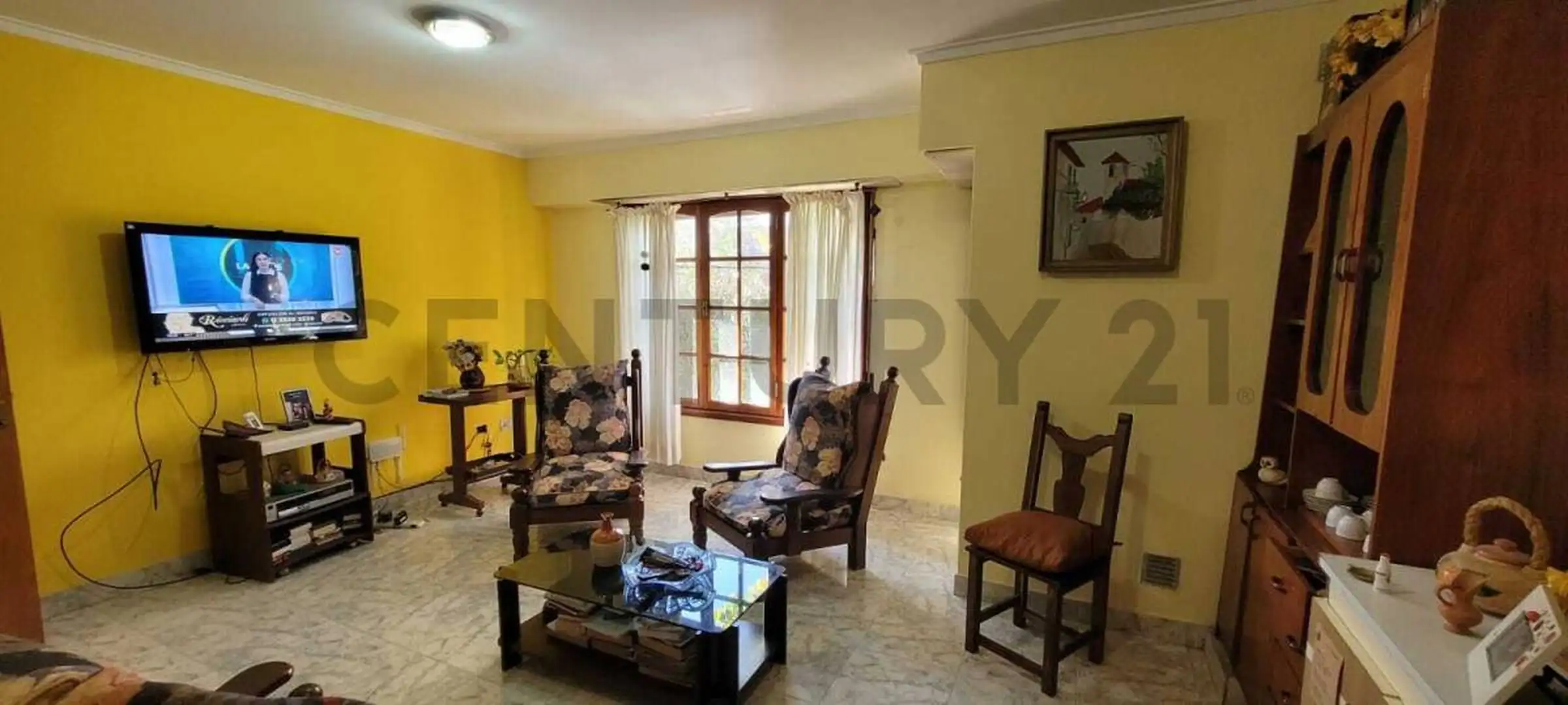 Casa 4 ambientes con local comercial y departamento 1 ambiente