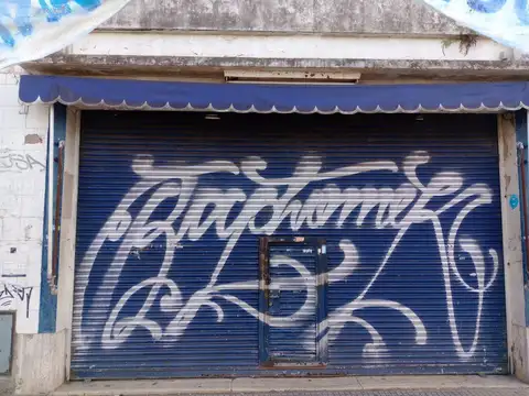 Venta 4 locales en Block frente a estación Liniers.
