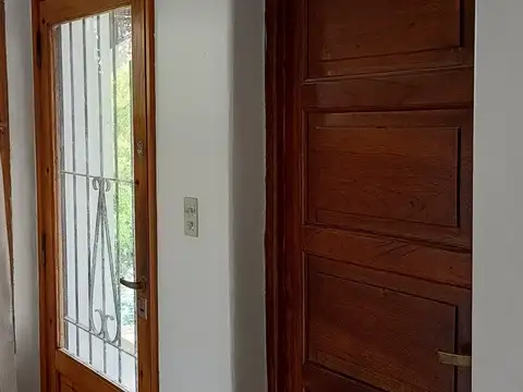 Casa en Microcentro apto uso profesional. 3 ambientes amplios, jardín propio. Sin expensas