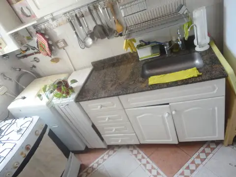 HERMOSO DEPARTAMENTO DE 3 AMBIENTES AL FRENTE CON AMOBLADO COMPLETO-